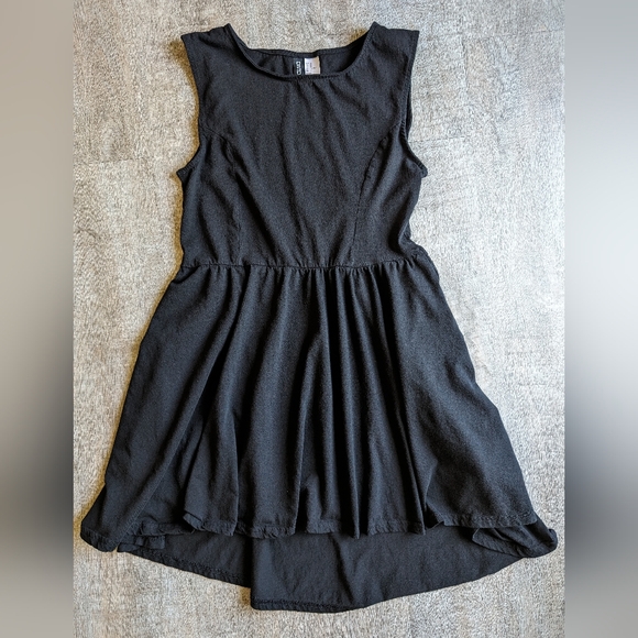 H&M Dresses & Skirts - H&M black A-line skater dress - size 10/medium